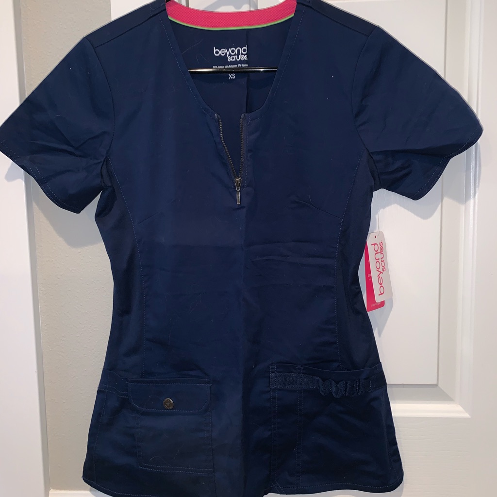Beyond Scrubs Womens Scrub Top Brand New